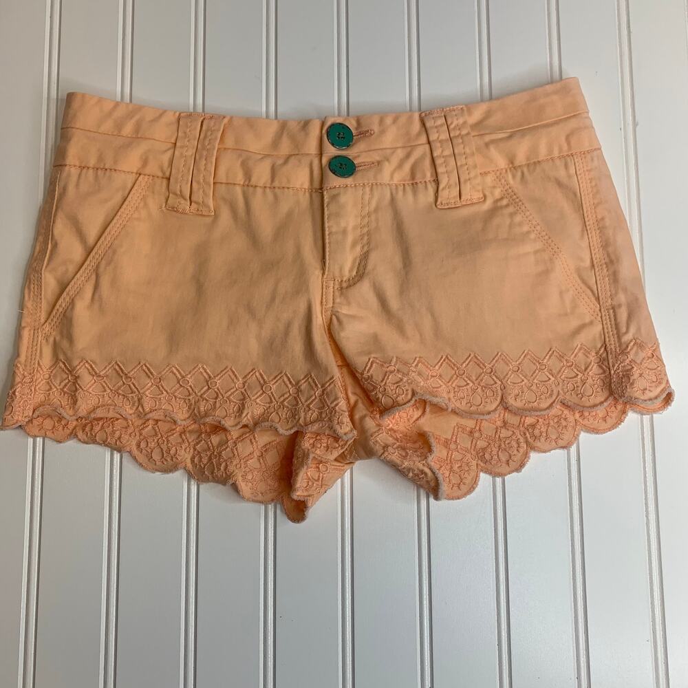 BKE Peach Eve Chino Shorts Embroidered Hem Sz 25 Y2K